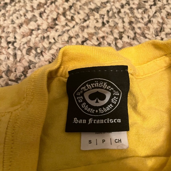 Thrasher tee shirt yellow sz small - Picture 3 of 3